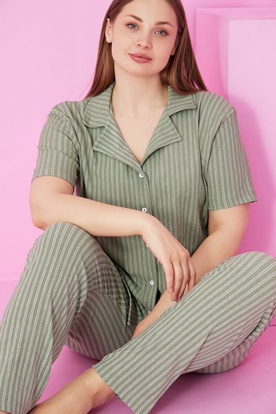 Siyah İnci Green Wrinkled Crinkle Fabric Knitted Large Size Buttoned Pajama Suit7874