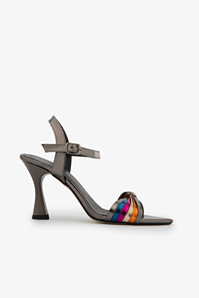 SAYL حذاء بكعب نسائي بحزام كاحل بلاتيني ومقدمة مدببة