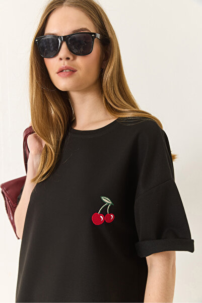 Bianco Lucci Dámské oversize tričko s krátkým rukávem s vyšívaným výstřihem a výšivkou třešně 4011 60283152