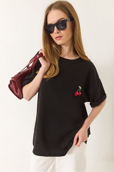 Bianco Lucci Women's Cherry Embroidery Embroidered Crew Neck Short Sleeve Oversize T-Shirt 4011 60283152