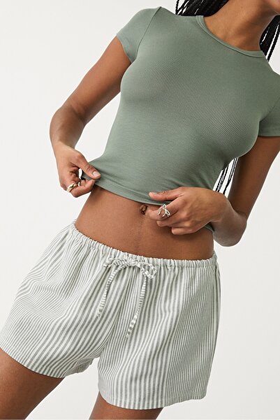 Stradivarius Ketenli dökümlü şort