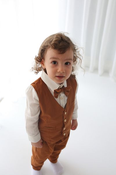 Catz Kids Кафяв костюм с ленена жилетка за момче, комплект от 4 бр. (100% памук)