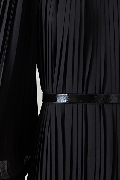 Setre Rochie neagră de lungime midi, cu talie și detaliu de pliuri