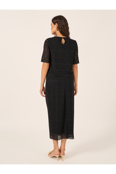 Styli Scalloped Hem Lace Top and Skirt Co-Ords