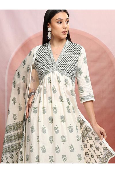 Vishudh By Styli Women White Floral Printed V-Neck Cotton Kurta Set