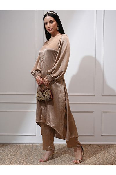 Vishudh By Styli كورتا نسائية من الساتان البني مع بنطلون