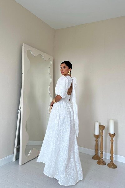 JANES Біла вишита сукня з зав'язкою на спині