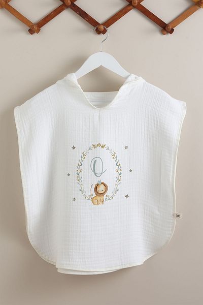 Tuğba Kuğu 4 Layer Muslin Poncho - Letter Series - Little Lion - Letter O