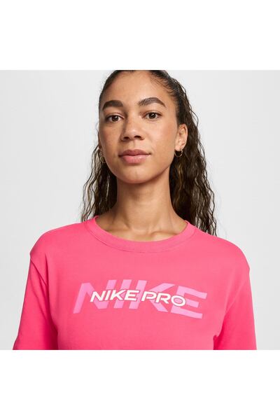 Nike Pro Graphic Cropped Training Short-Sleeve Kadın Tişört
