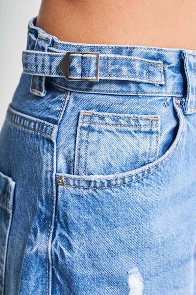 its basic Women's Blue Denim Color Lotus 10S5-4 Super Baggy Fit 100% Cotton Belt Detailed Denim Jean