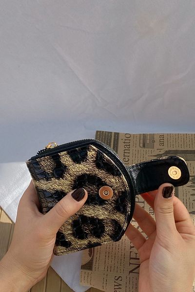 Mazel Design Oval Design Women's Wallet Accessory with Magnet Closure