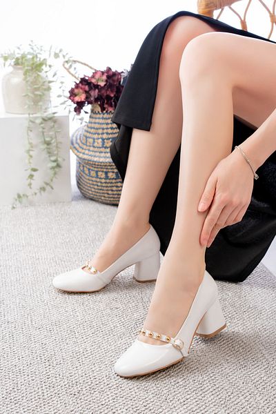 Egepass Fern Heels Chain Detailed Modren Design Ideal for Daily and Special Occasions