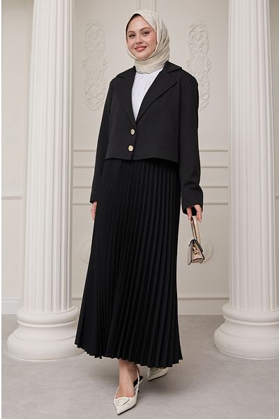 InStyle Costum negru cu jachetă cu doi nasturi și fustă plisată
