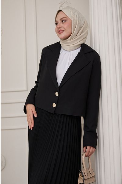 InStyle Costum negru cu jachetă cu doi nasturi și fustă plisată
