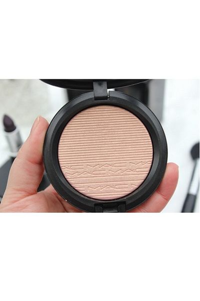 M.A.C Iluminátor, MAC, Extra Dimension, ľadová marhuľa, Ambalaj Negru, 9 g