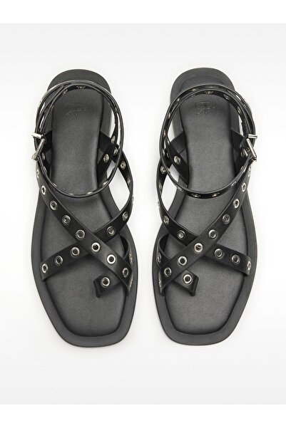 PARFOIS Bantlı ve Zımba Detaylı Düz Sandalet