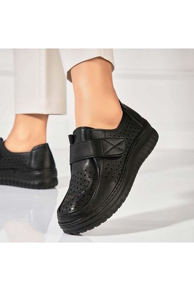 Joana Women's casual shoes in black eco-leather Nayali