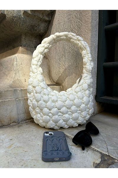 Fluffy Turkey Cluody Bag White Baguette Geantă de mână și de umăr matlasată / matlasată pentru femei Lungime: 25 Latime: 35 Mâner: 60 Cm