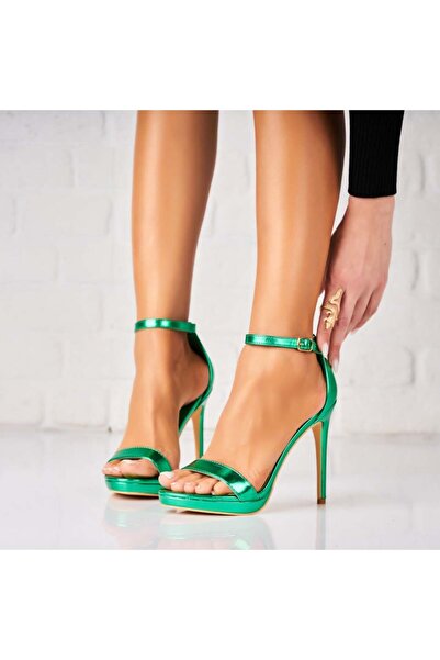 Joana Γυναικεία πράσινα σανδάλια με τακούνι από οικολογικό λουστρίνι Safarra