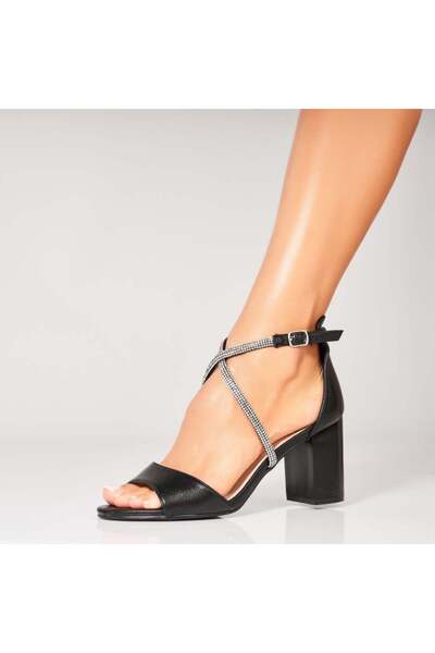 Joana Γυναικεία μαύρα σανδάλια με τακούνι από οικολογικό δέρμα Londyn