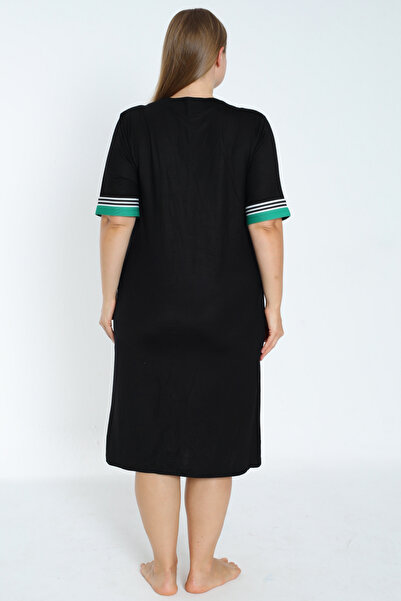 İntensive Μαύρο κοντομάνικο φόρεμα Plus Size με πράσινη λεπτομέρεια - Δύο κλωστές