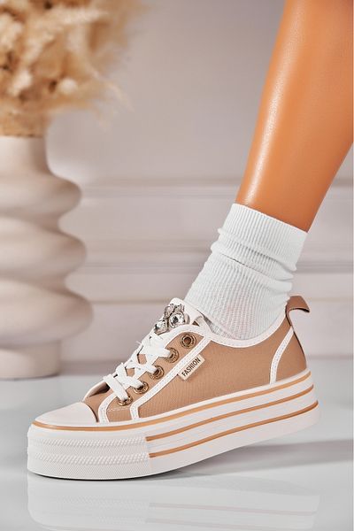 Joana Adidas and the Kaki Deisy textile dam
