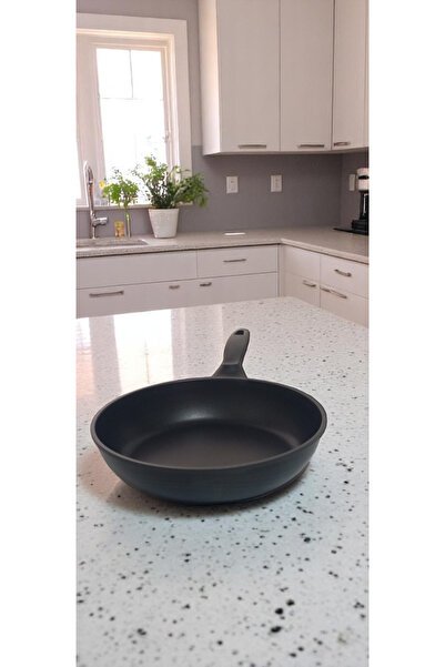 Akdeniz Ametist 26 cm Bakalit Kulp Siyah Döküm Tava