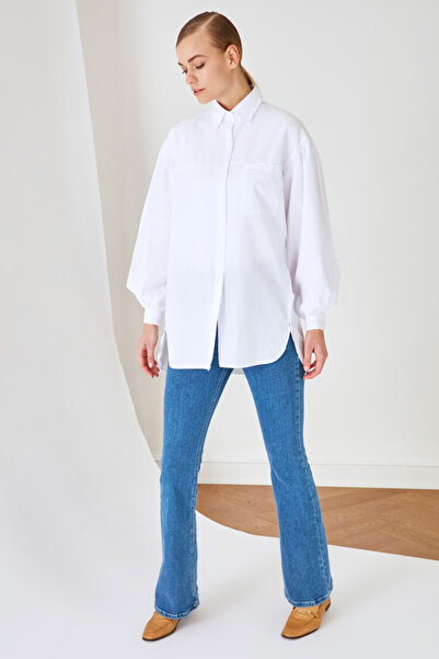 Trendyol Modest Weißes, gewebtes Basic-Hemd mit Ballonärmeln und langer Gesäßtasche TCTSS21GO0976