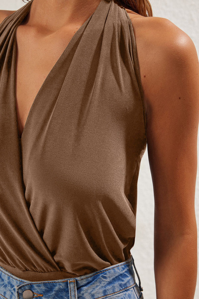 Trendyol Collection Světle hnědá dvouřadý výstřih Přiléhavý/přiléhavý na tělo Pružný spodní zapínání na patentky Pletené body Twoss25Bd00010