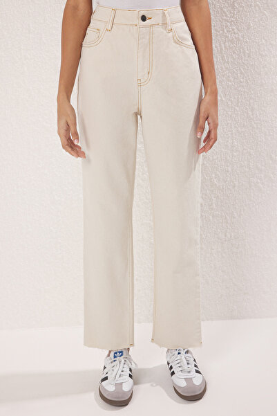 Trendyol Collection Ecru magas derekú, egyenes farmernadrág kivágással