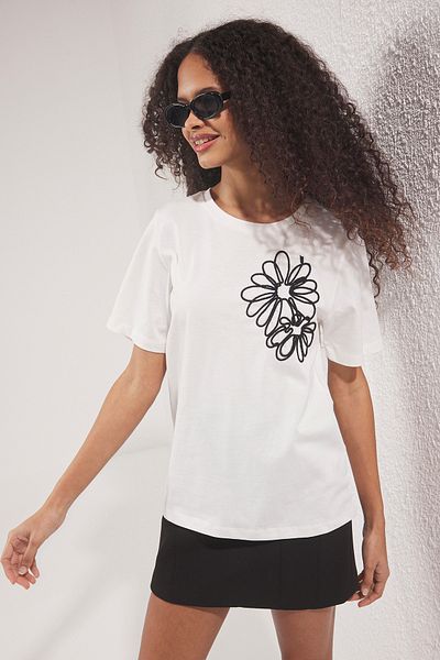 Trendyol Collection Ecru Knitted T-Shirt Twoss25Ts00028