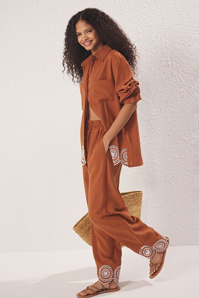 Trendyol Collection Koszula z haftem ceglanym TWOSS25GO00110