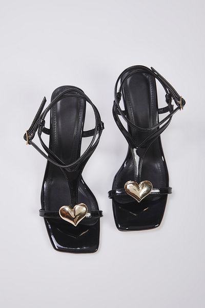 TRENDYOL SHOES Black Gold Heart Accessory Detailed Patent Leather Women's Thin Heeled Sandals Takss25To00094
