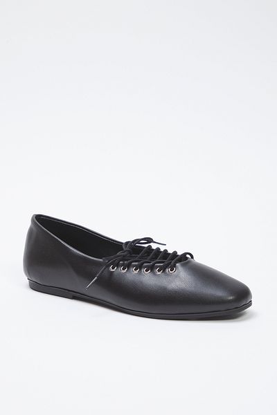 TRENDYOL SHOES Damen-Ballerinas mit schwarzer Seilspitze und detaillierter Mandelzehe TAKSS25BE00014