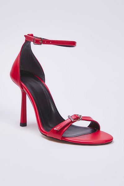 TRENDYOL SHOES Klassische Damenschuhe mit hohen Absätzen und roter Schnalle, schmaler Absatz, TAKSS25TO00019