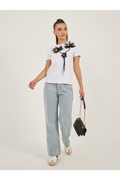 Styli Fitted Short Sleeve Floral Applique T-Shirt