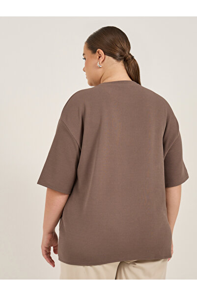 Styli Plus Size Slogan Print Dropped Shoulder Oversized T-Shirt