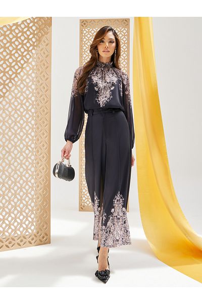 Styli Placement Print Balloon Sleeve Blouse