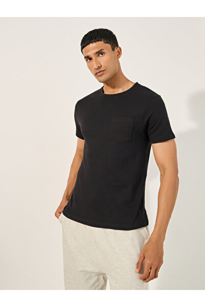 Styli Solid Pocket Detail Regular Fit T-Shirt