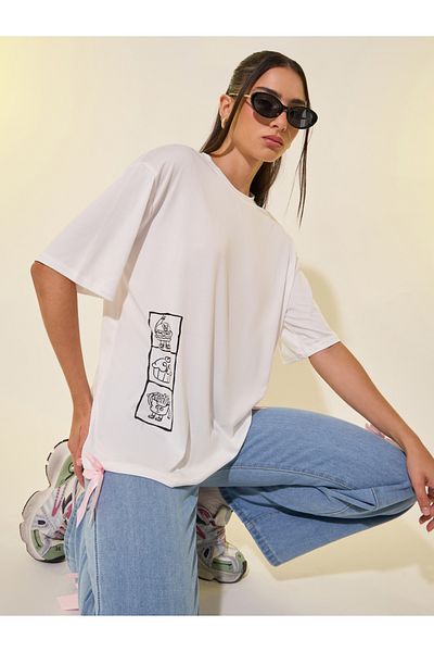 Styli Women White Graphic Print Short Sleeve Oversized T-Shirt