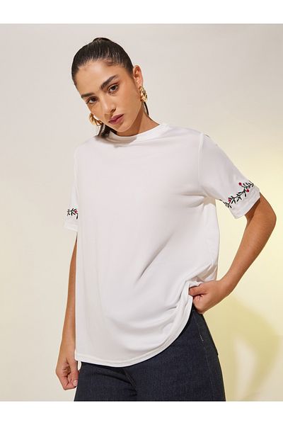 Styli Embroidered Detail Short Sleeve Regular Fit T-Shirt