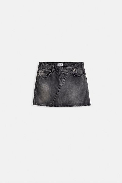 Black Fashion Μίνι μαύρη φούστα τζιν με ασύμμετρη ζώνη