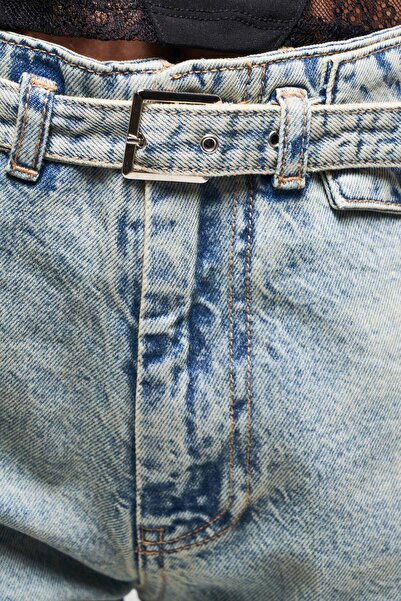 its basic T. Blugi de damă Culoare 17s5-32 Curea cu croială largi Detaliu Lungime interioară 80 cm Blugi din denim 100% bumbac