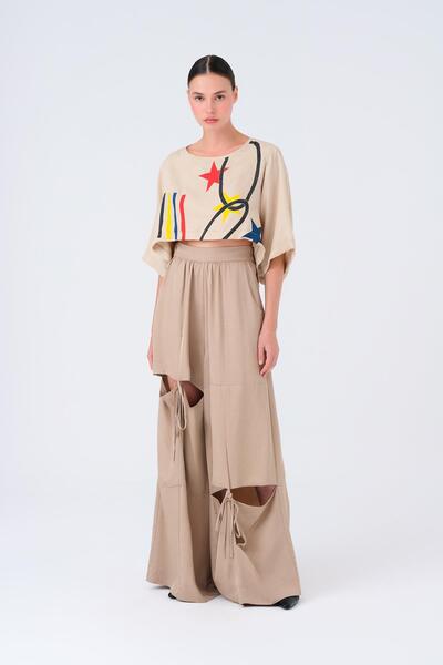 MİİN BEJ YUVARLAK YAKA DESENLİ OVERSIZE CROP TOP