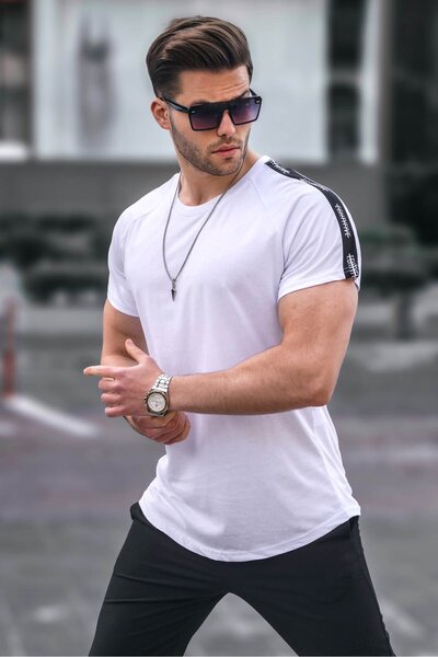 Madmext Ανδρικό μπλουζάκι με λεπτή κανονική εφαρμογή σε λευκό μανίκι 4633