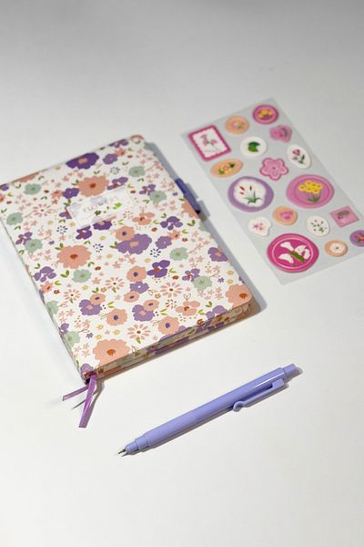 caps office Caiet de 200 de coli cu model floral și autocolant în relief + set de papetărie cu creion mecanic cu vârf de 0,7