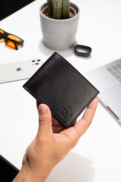 Newish Polo Men's Genuine Leather Wallet and Card Holder Black