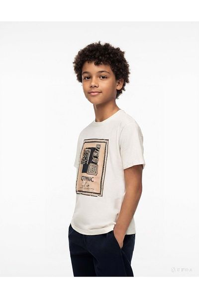 wakawakakidsstore Tricou alb cu imprimeu cu model etnic și pantaloni scurți negri Set băieți - alb