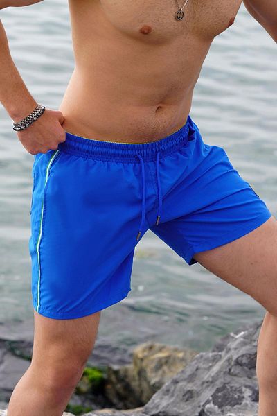 Madmext Blaue Badeshorts für Herren – Seitenstreifen und Taschen 7212