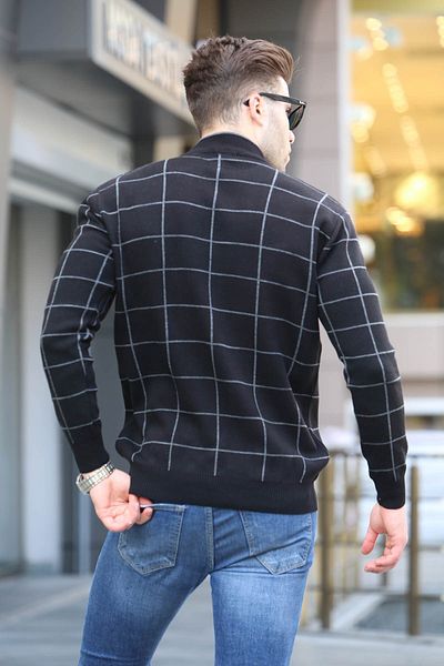 Madmext Pulover negru din tricotaje cu model în carouri 5796